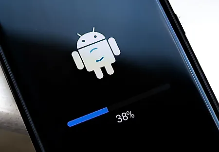 Android-троян с ИИ научился красть банковские данные и воскресать после удаления