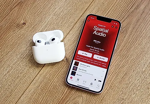 Apple Music вводит метки AI-музыки: фанаты требуют полного запрета