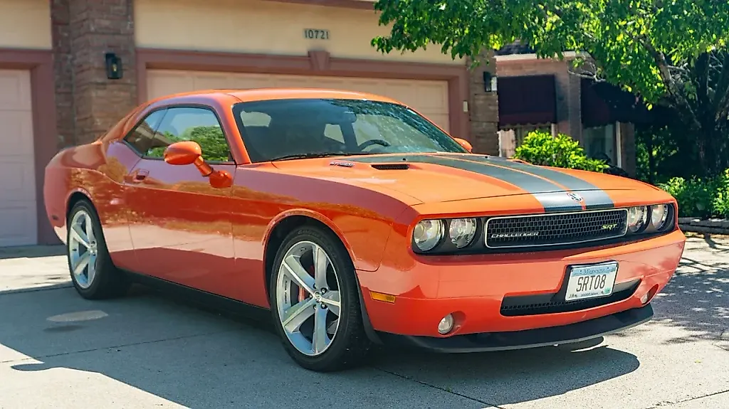 Стремление к мощи: забавные факты о Dodge Challenger SRT8 2008 года