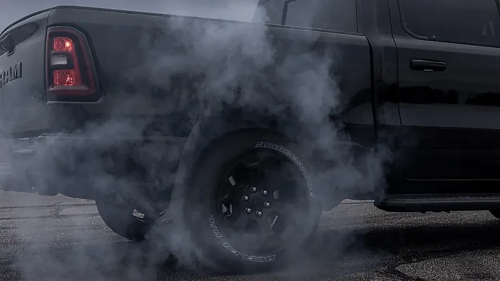 Hemi V8 возвращается в Ram 1500: взрыв из прошлого или мечта автолюбителей?