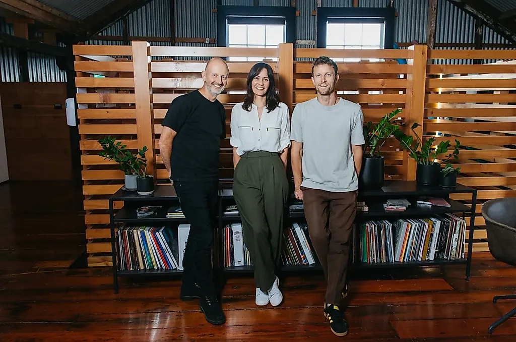 Смена guard в Universal Music New Zealand: Адам Хоулт уходит, а его преемники уже готовы?