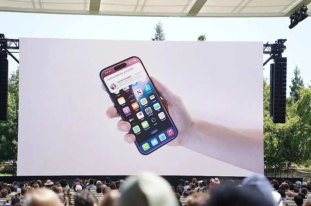 Siri снова на заднем плане: Apple не спешит с обновлениями