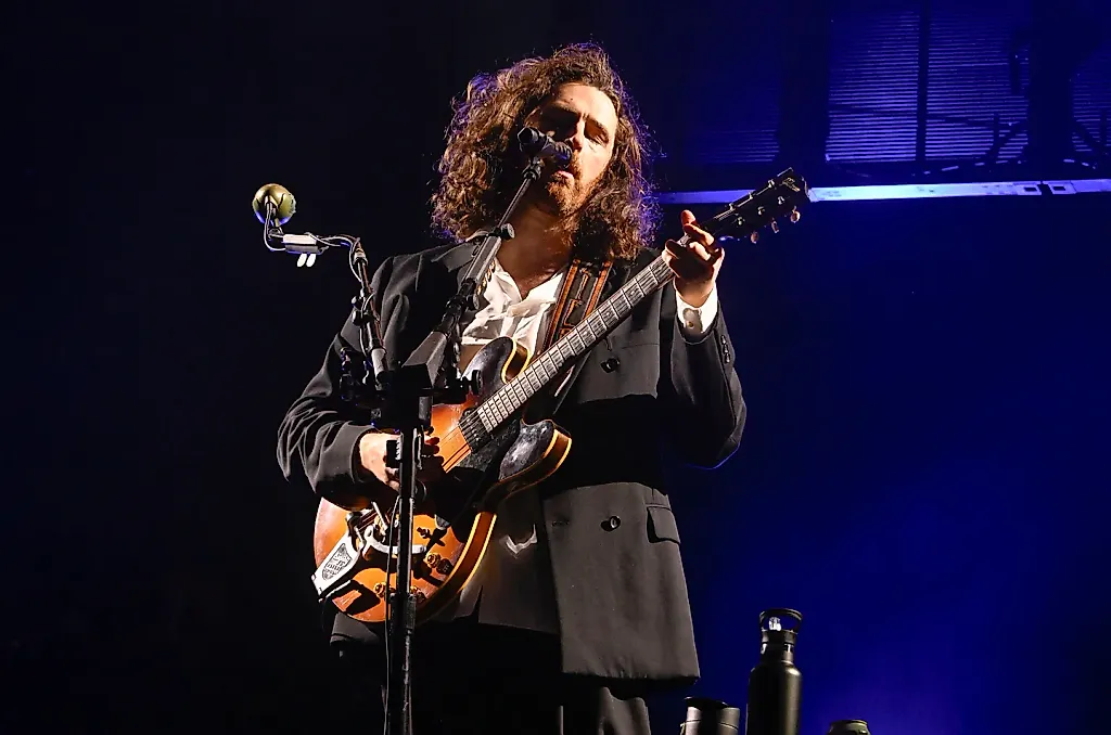 Hozier отменяет концерты из-за болезни: спасибо фанатам за поддержку!