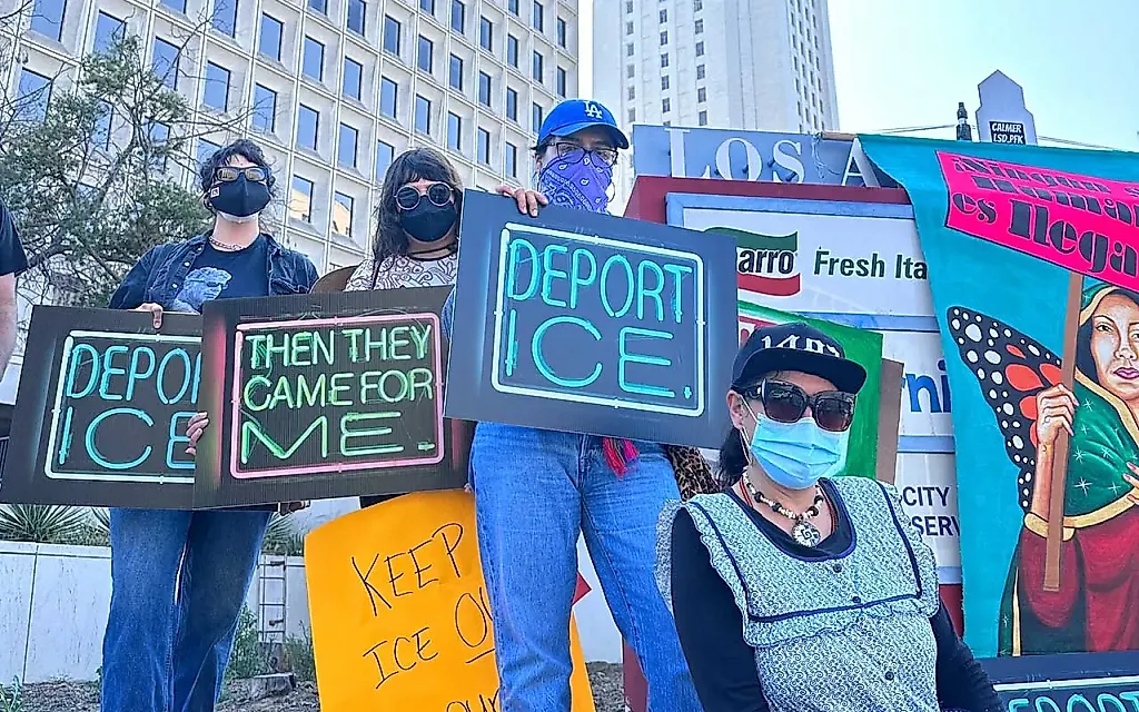 Солидарность Лос-Анджелесских Художников с Протестующими Против ICE