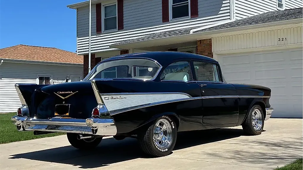 Небо в шорах: история о 1957 Chevrolet 210
