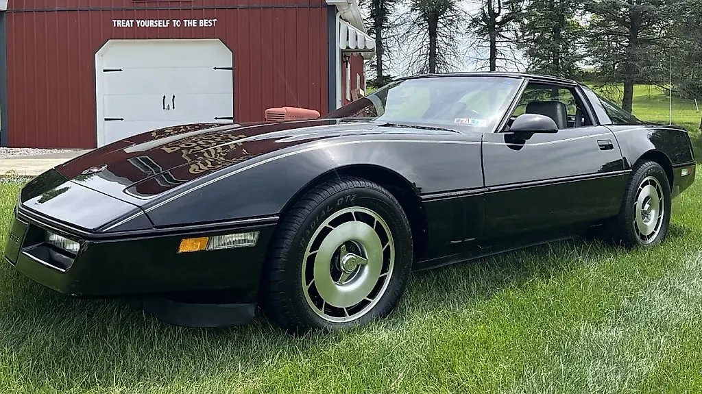 Гардероб на колесах: Наивная 1985 Chevrolet Corvette