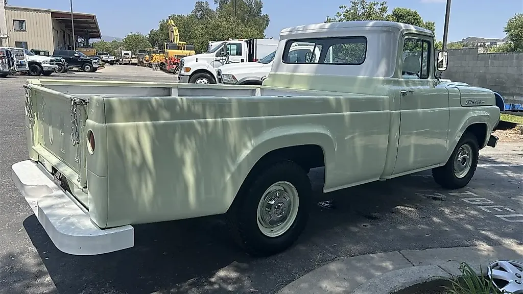 Ford F-100 1960 года: пикап для истинных ценителей старины