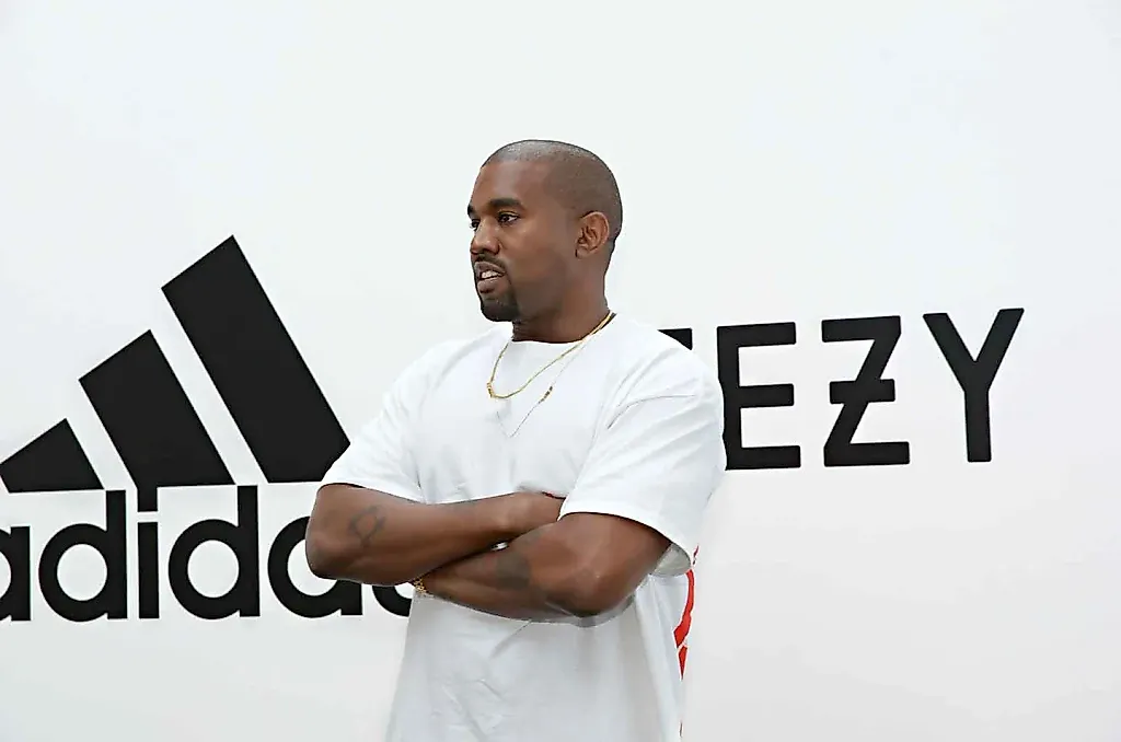 Adidas распродает последние Yeezy: прощай, мрак!
