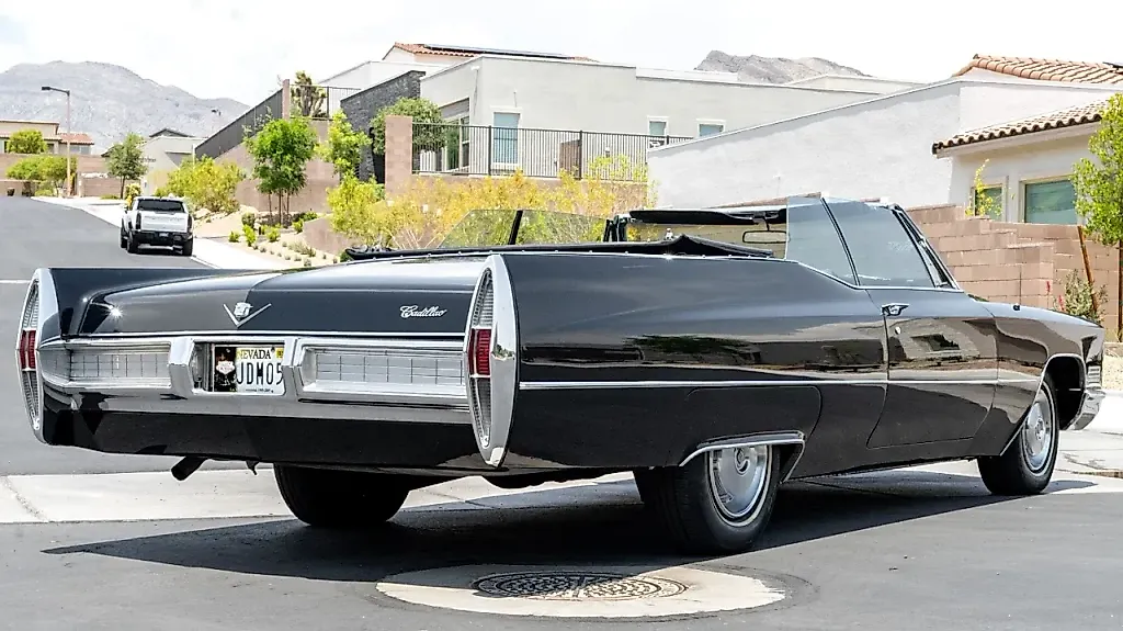 1967 Cadillac DeVille Convertible: Легенда на колесах или просто напоминание о безумии?