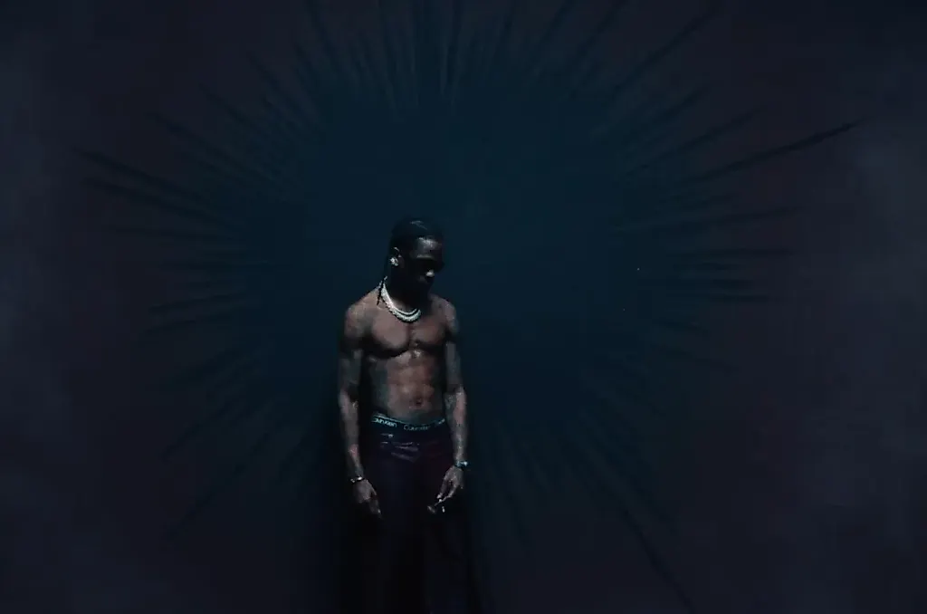 Travis Scott выпускает клип с татуировкой тигра в DUMBO