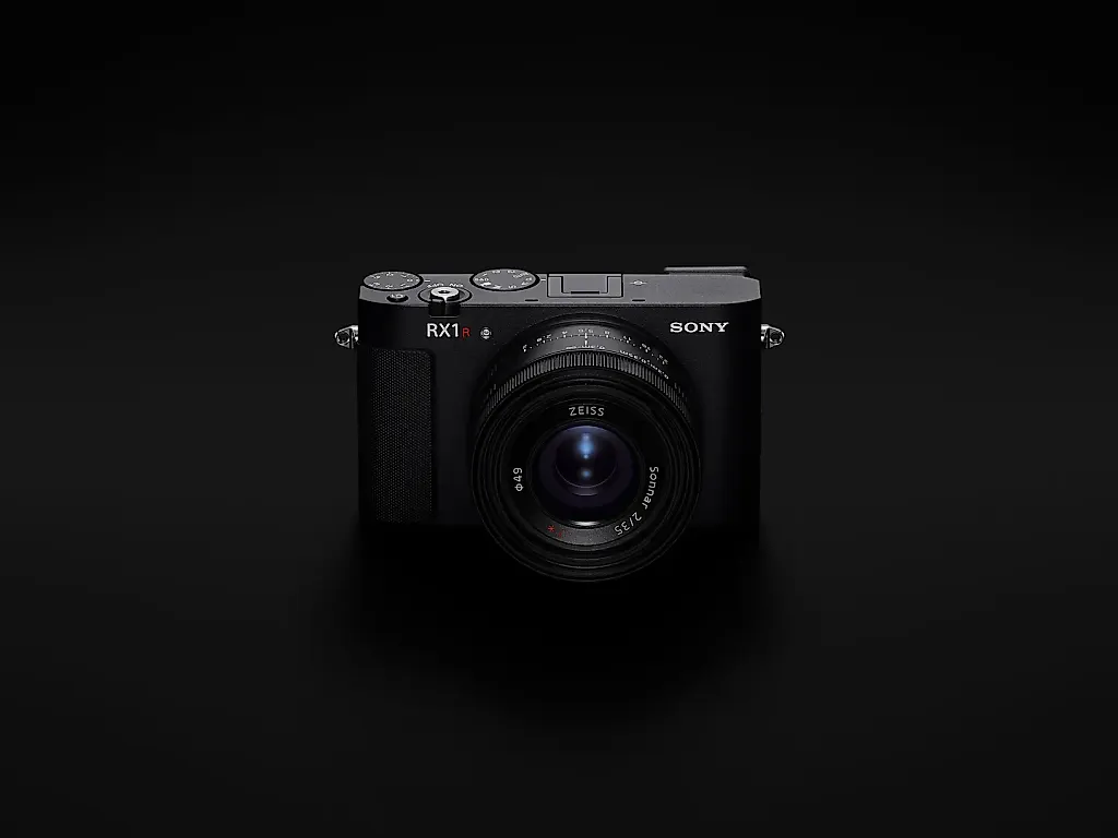 Sony снова не отпускает компактность: RX1R III без поворотного экрана