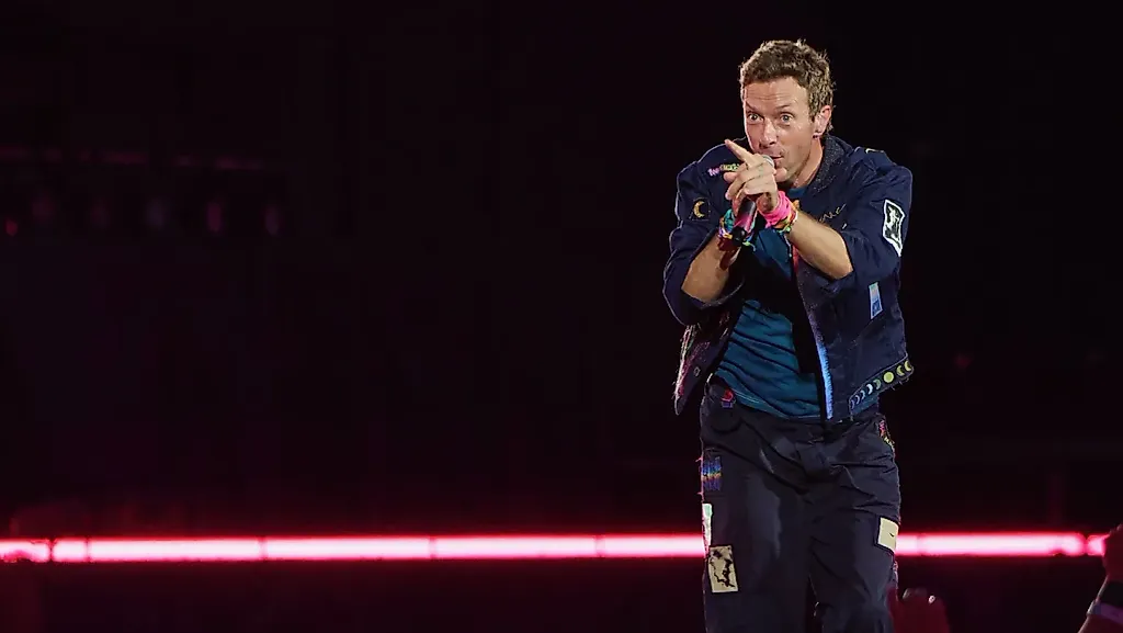 Скандал на концерте Coldplay: измена, мемы и массовая слежка