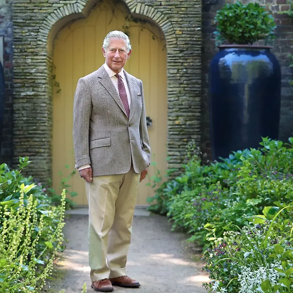 Король Чарльз и "бегство" садовников: что не так в Highgrove