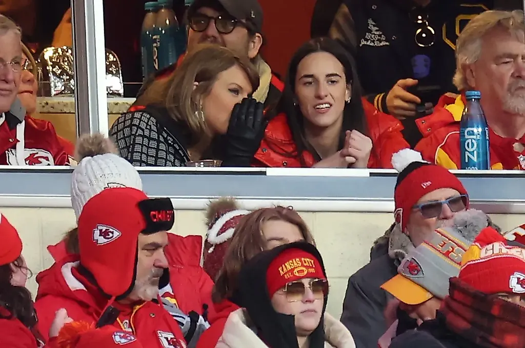 Кейтлин Кларк раскрыла, о чём шепталась с Тейлор Свифт на матче Chiefs