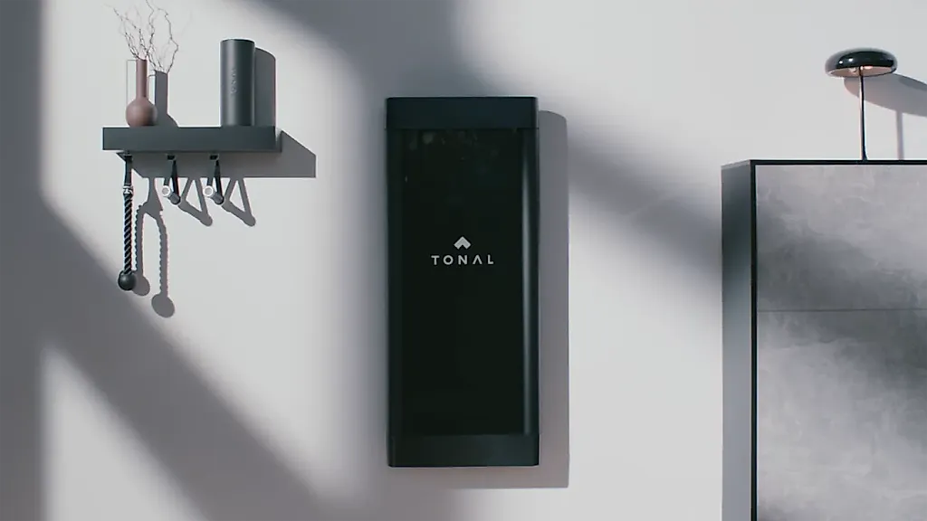 AI-программа Tonal делает тренировки умнее и дороже