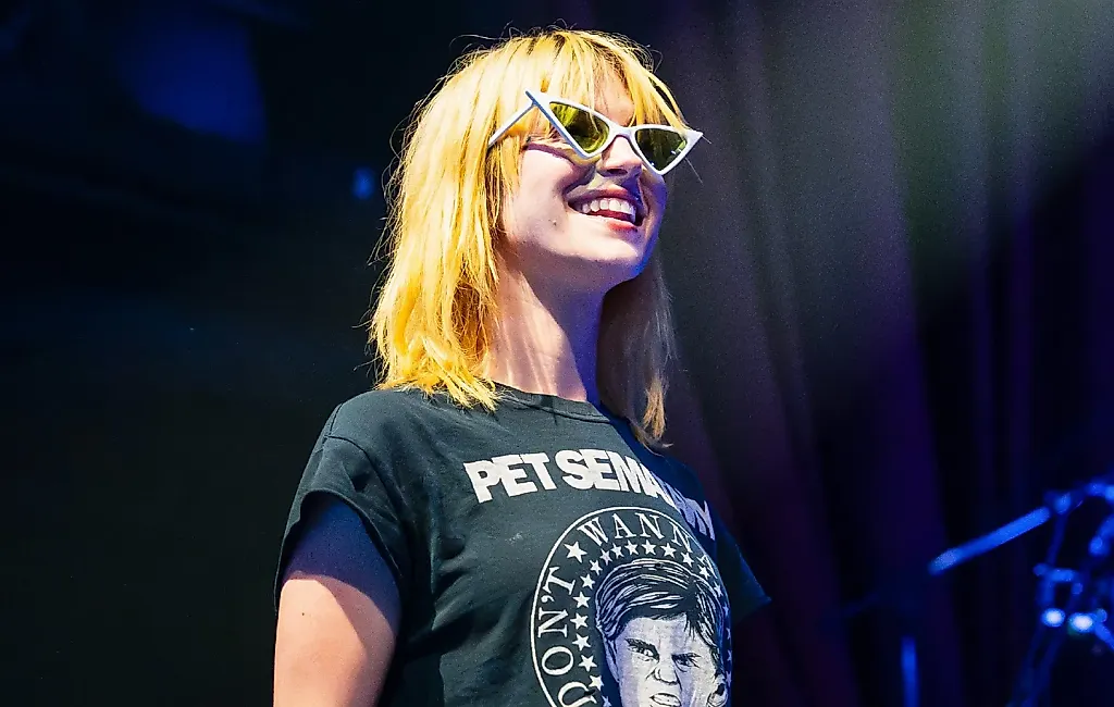 Hayley Williams запускает новый сингл — поклонники вне себя от восторга