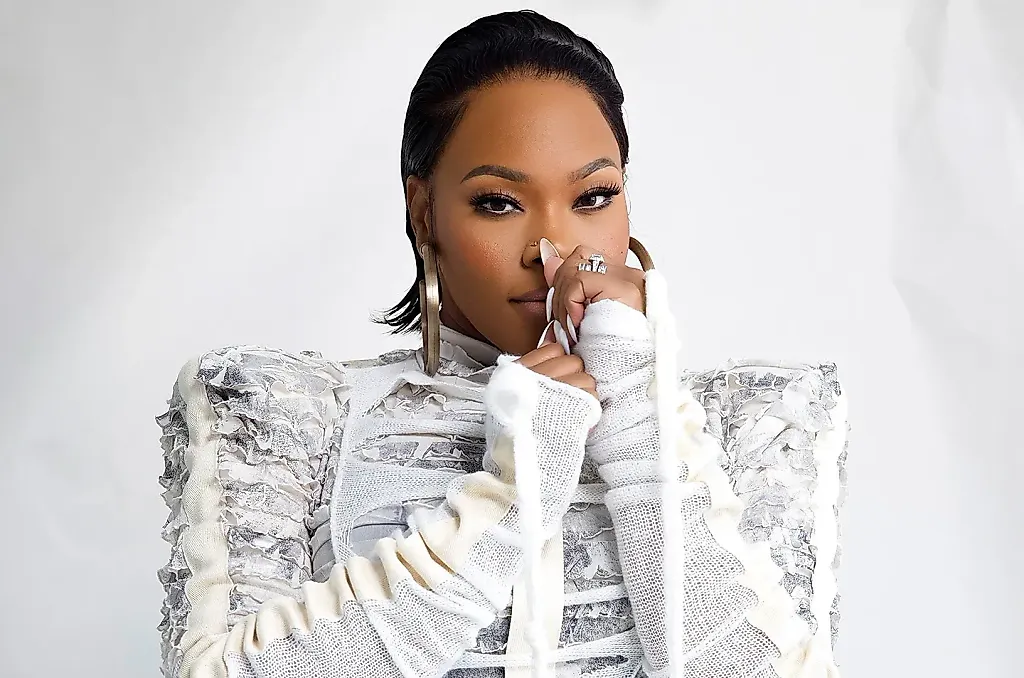 Tasha Cobbs Leonard зажигает студию: Джон Ледженд, Lecrae и поп-госпел микс