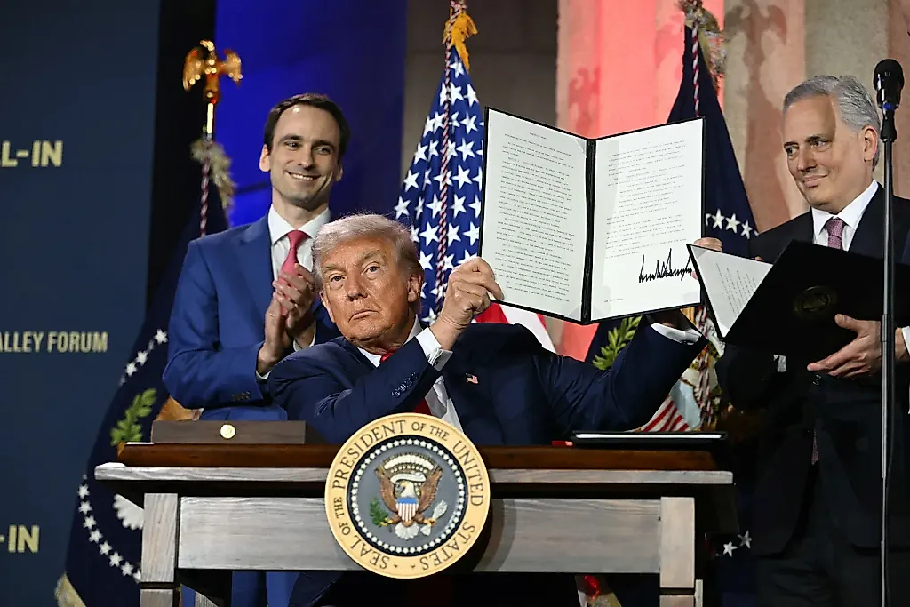 Подарок Трампа индустрии ИИ – или как американские корпорации получили свою золотую жилу