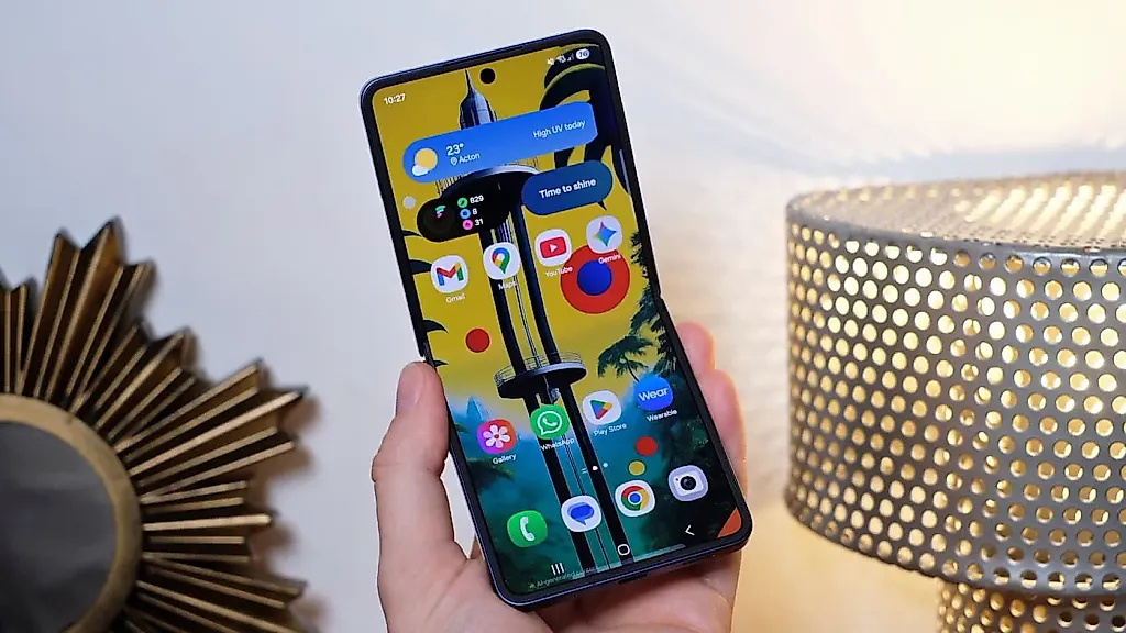 Samsung обновил Galaxy Z Flip 7: больше экран и батарея, но камеры прежние