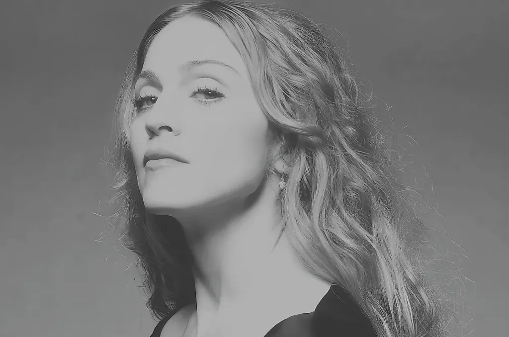 Madonna выпустила альбом Veronica Electronica, 27 лет спустя после Ray of Light
