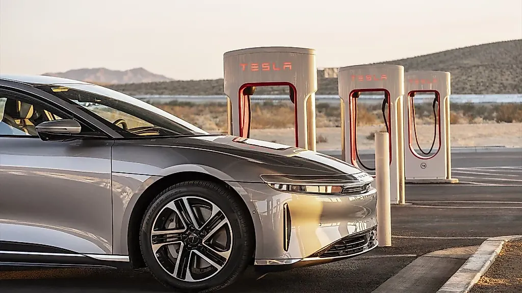 Lucid Air открывает доступ к сети зарядок Tesla: но всё не так быстро