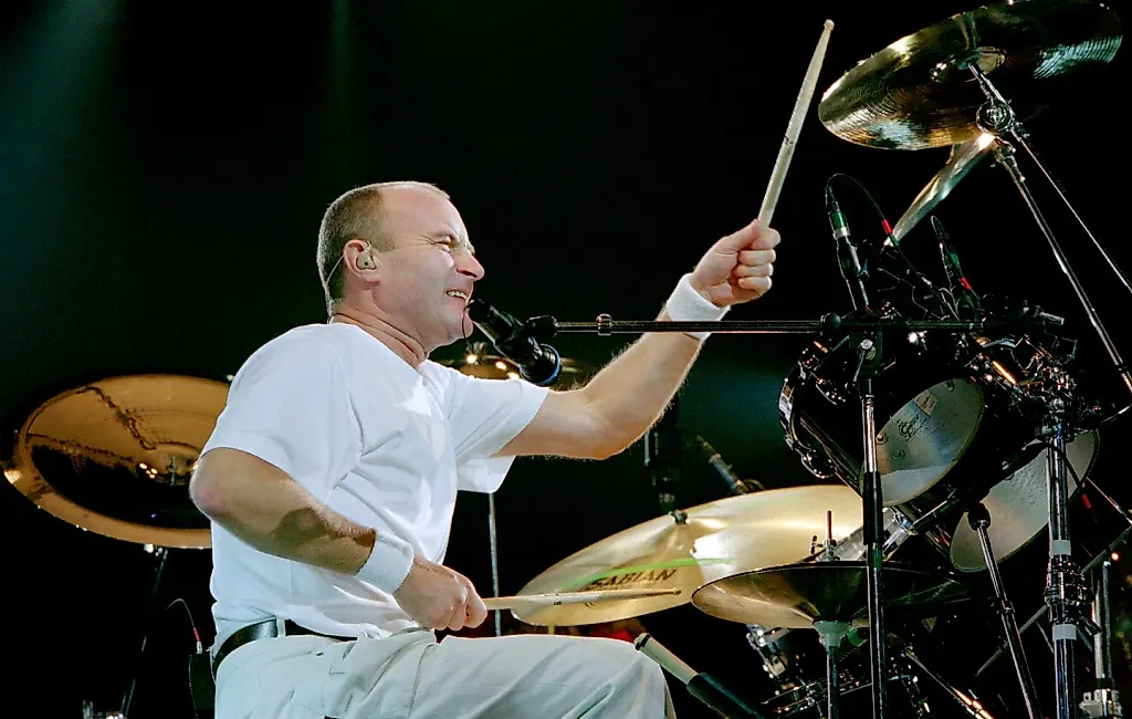 Phil Collins жив и не в хосписе: официальное заявление
