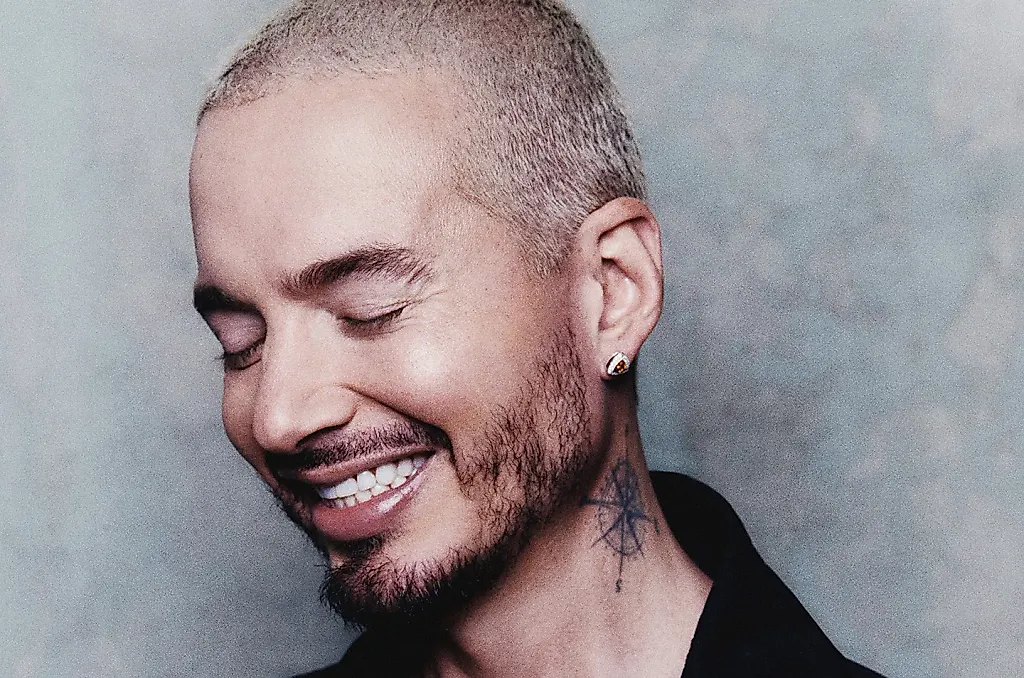 J Balvin покоряет чарты с «Doblexxo»