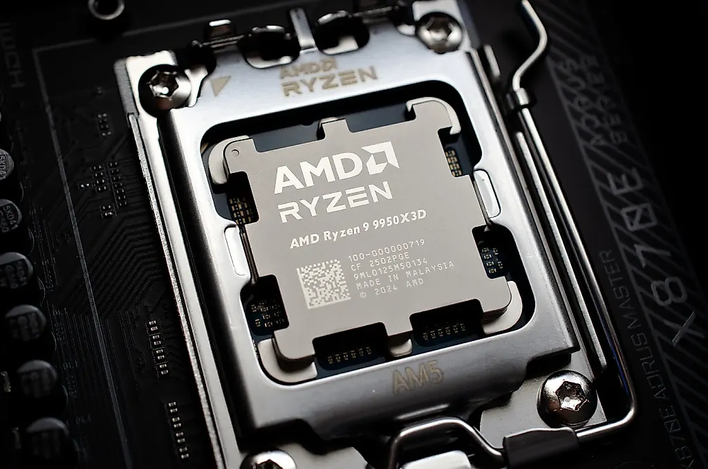 AMD Ryzen 9 9950X3D: Король процессоров