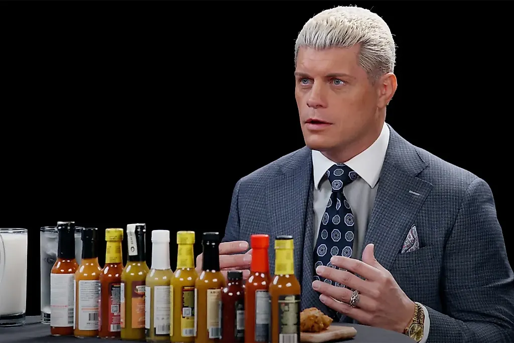 Трэвис Скотт продырявил ухо звезде WWE — но тот вовсе не обижен