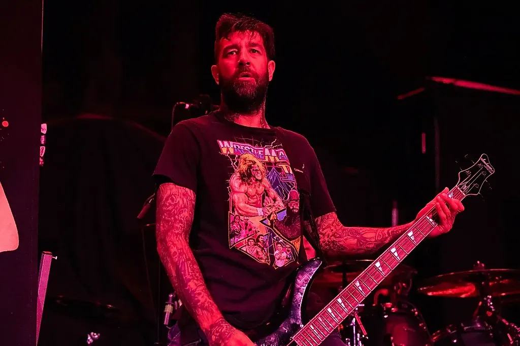 Басист Hatebreed подал в суд на группу из-за увольнения