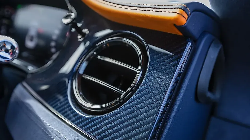 Bentley раскрашивает жизнь: новые материалы и цвета от Mulliner
