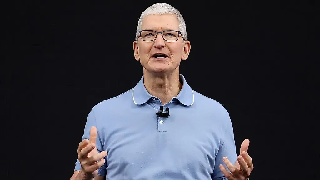 Тим Кук уверенно ведет Apple в мир искусственного интеллекта, несмотря на задержки