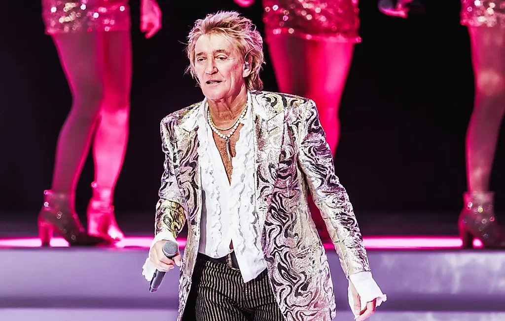 Rod Stewart устроил странное AI-шоу на концерте в США