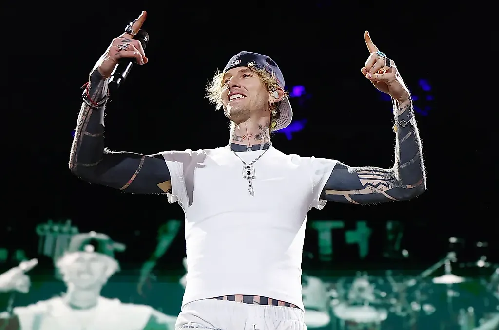 MGK: от подгузников до Боба Дилана и Джека Керри. Соло на резиновой улыбке