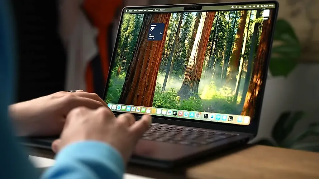 Открытка против MacBook: Кто победит?