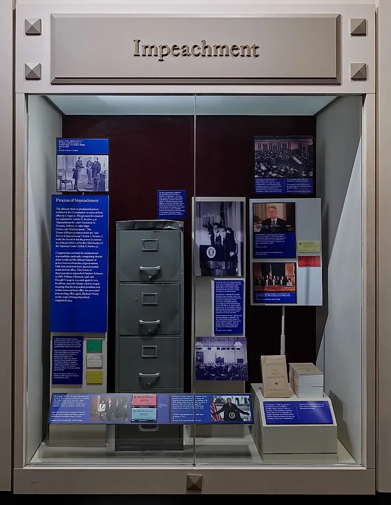 Смитсонианский музей смягчил текст об импичменте Трампа