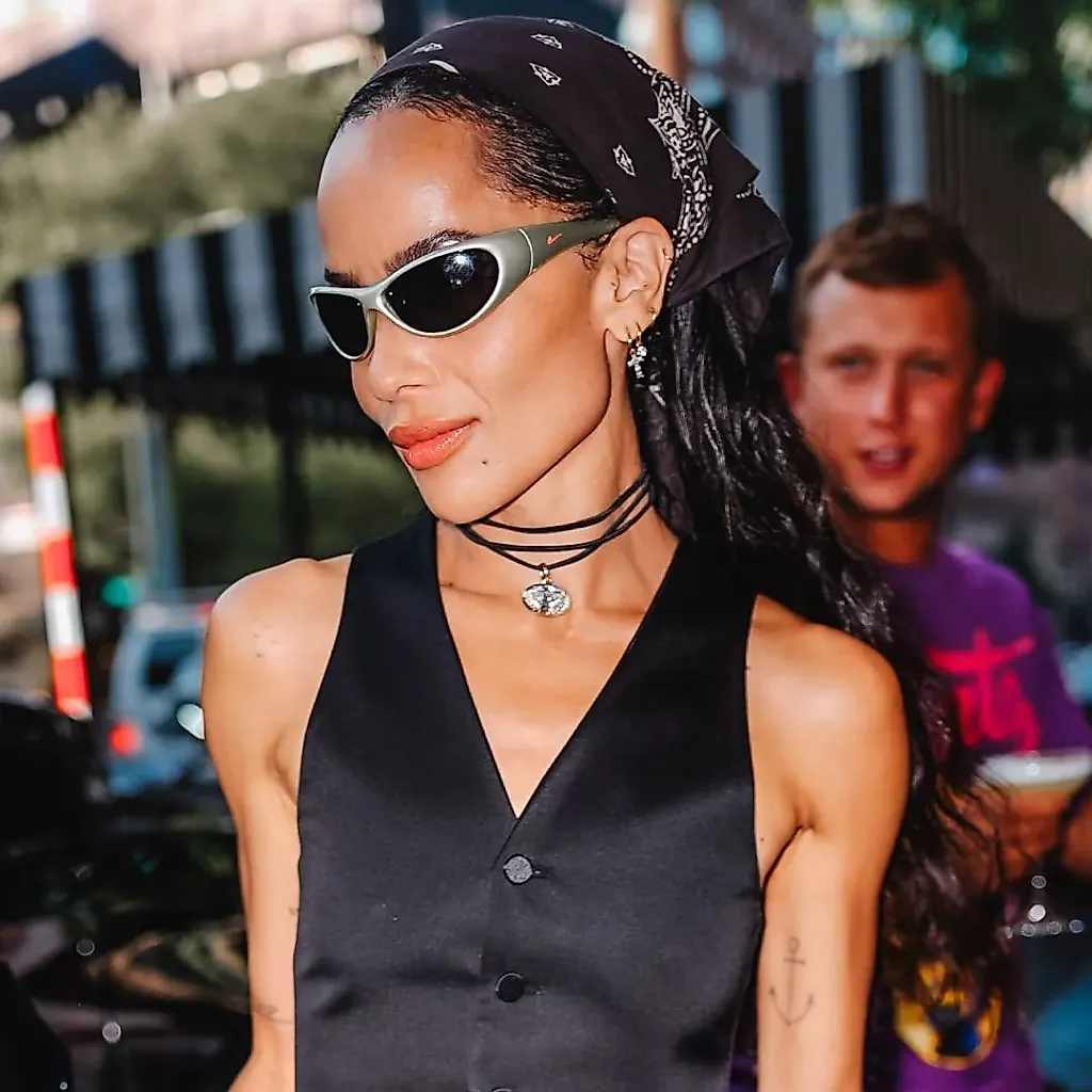 Звезда "Бэтмена" меняет шорты на брюки: как Zoë Kravitz спасает осень