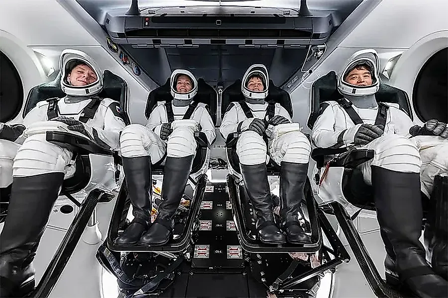 NASA запускает Crew-10, чтобы спасти космонавтов, зависших в космосе