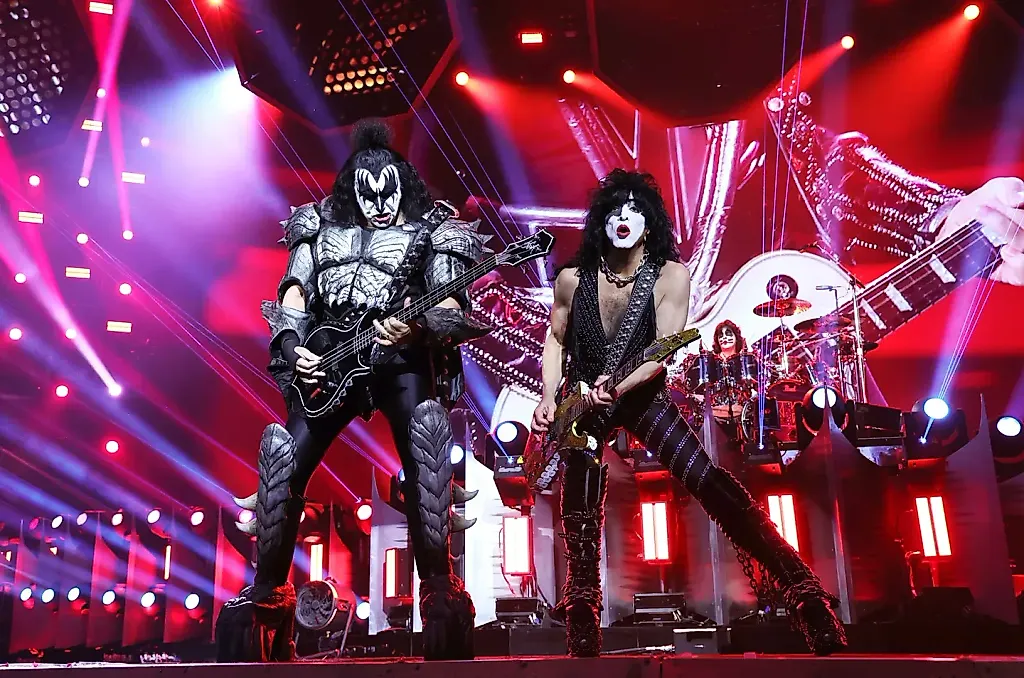 KISS получает почётную награду Kennedy Center от Трампа