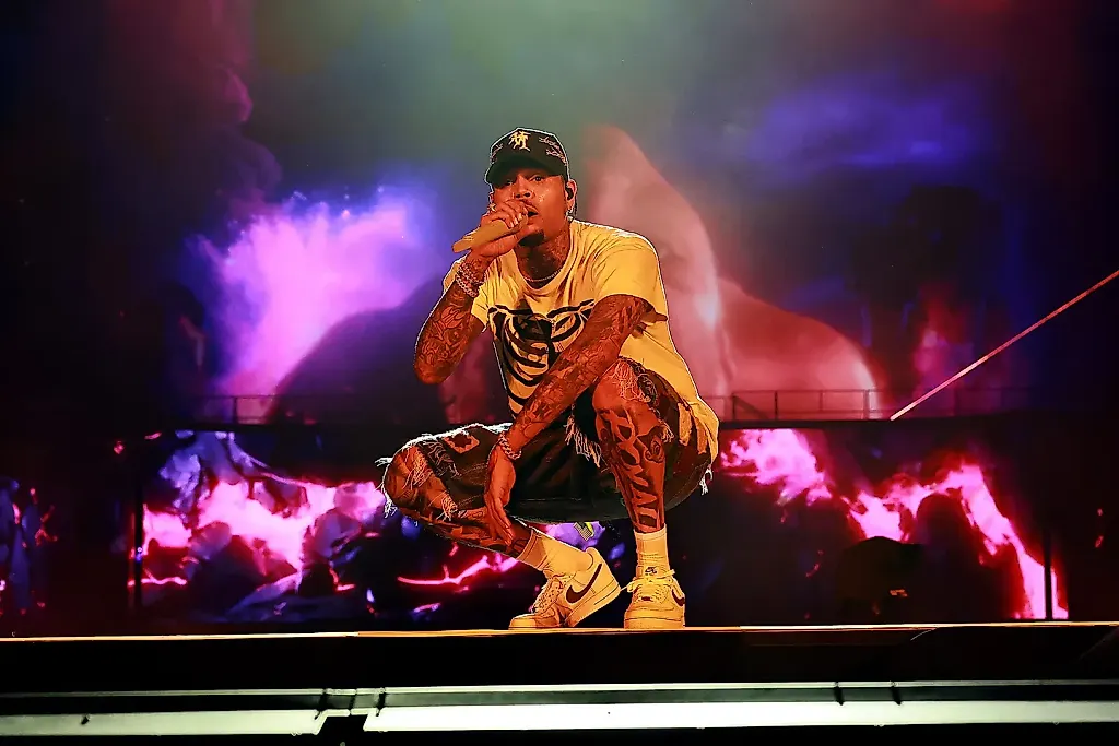 Chris Brown против стихии: Breezy Bowl под дождём