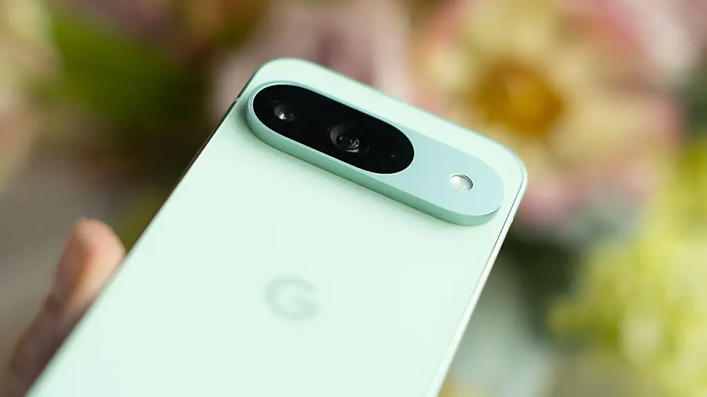 Google Pixel 10 против iPhone 17: вернётся ли легендарная фича?