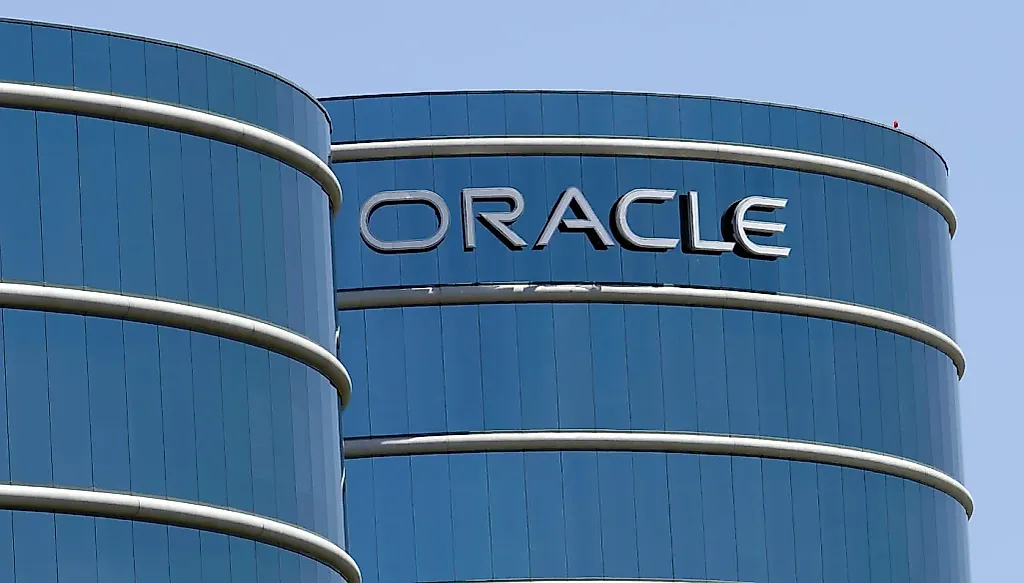 Oracle тратит миллиарды на энергию для ИИ-центров