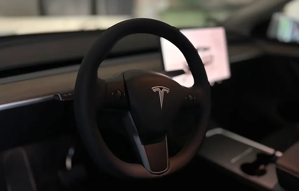 На Tesla подали в суд за сокрытие аварий с автопилотом