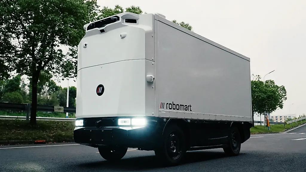 Роботы-гроссмейстеры: супермаркет в кузове автобуса