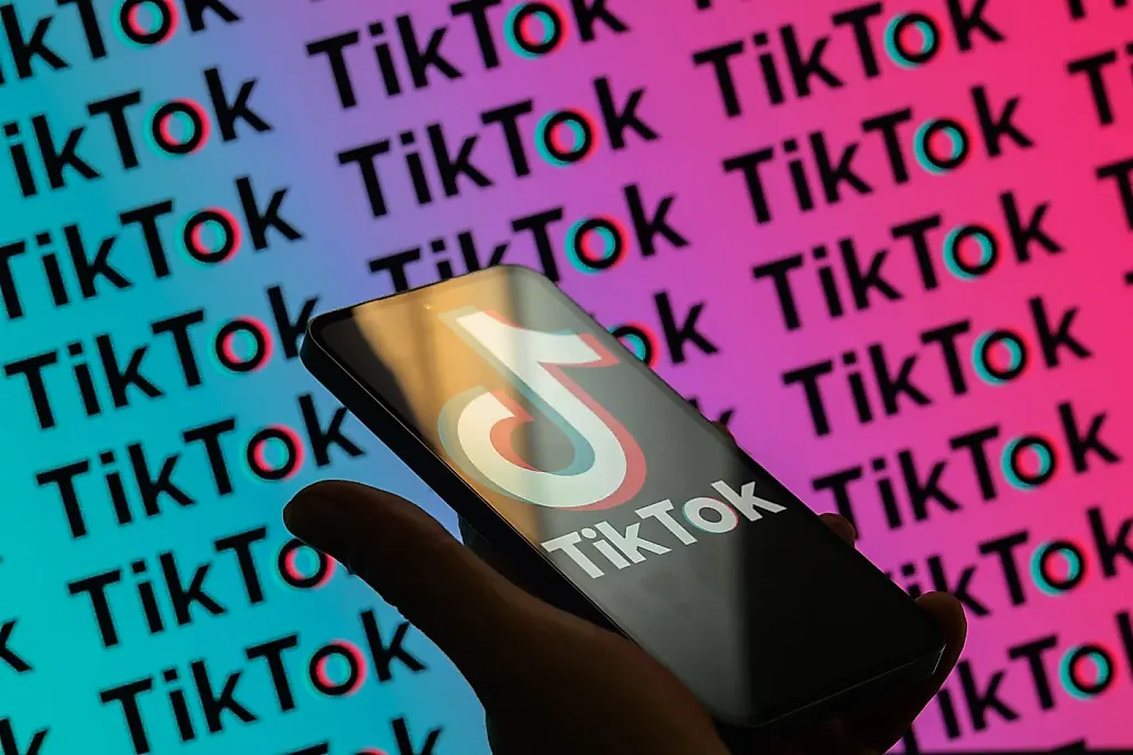 Голосовые, фото и видео теперь в личках TikTok: эволюция мессенджа