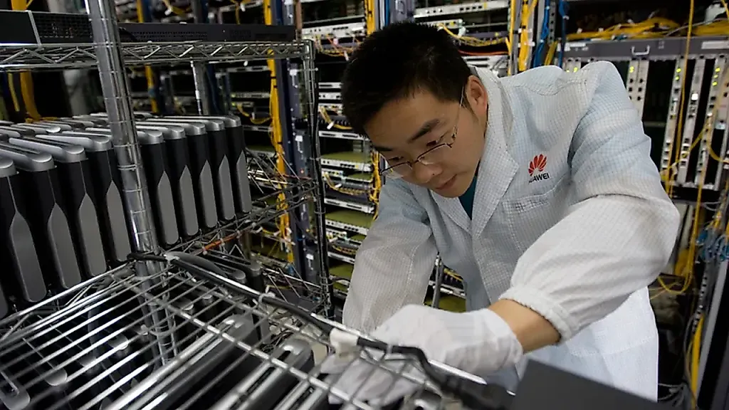 Huawei открывает UB-Mesh: новая архитектура для ИИ-центров открыта миру