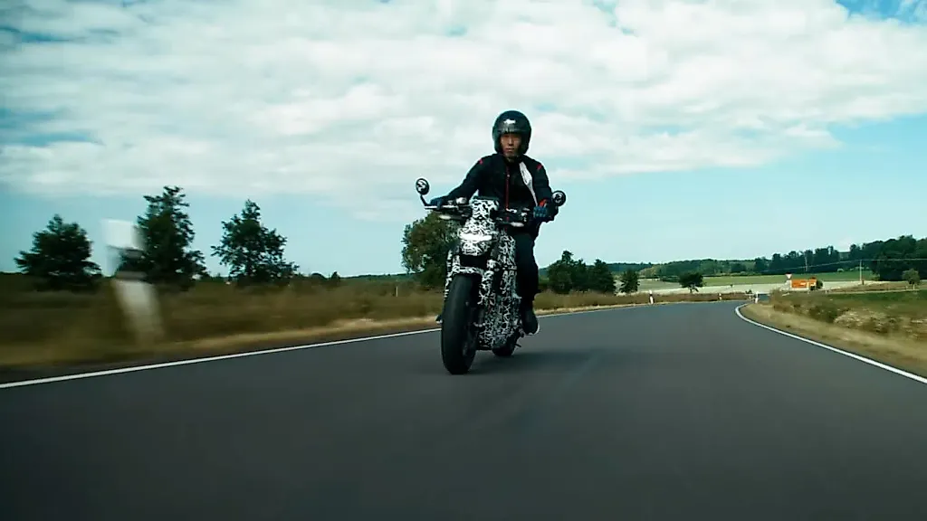 Honda показала тизер первого большого электромотоцикла с быстрой зарядкой
