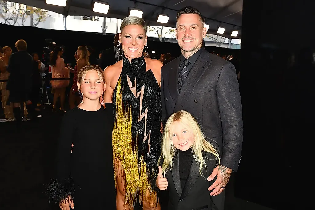 P!nk и Кэри Харт отмечают первый учебный день дочери Уиллоу
