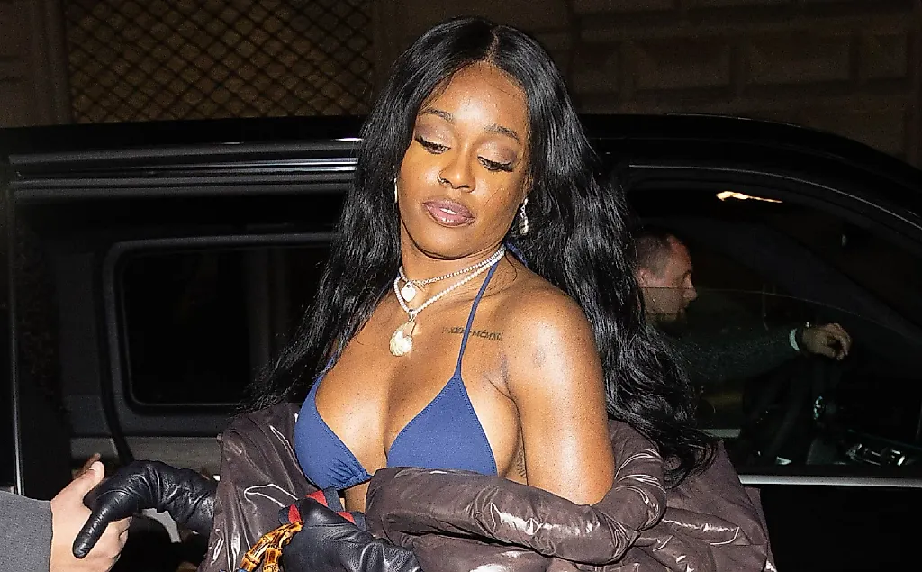 Azealia Banks раскритиковала состав Гластонбери: «Почему The 1975 выше, чем Franz Ferdinand?»