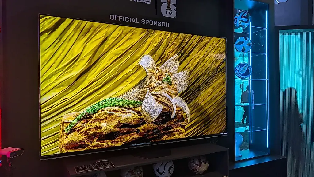 Hisense показала новый RGB mini-LED телевизор в реалистичном размере, претендующий на конкуренцию с OLED